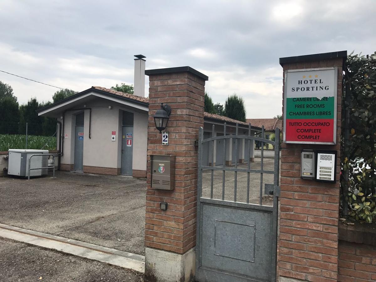 Hotel Sporting Campagnola Emilia Екстериор снимка